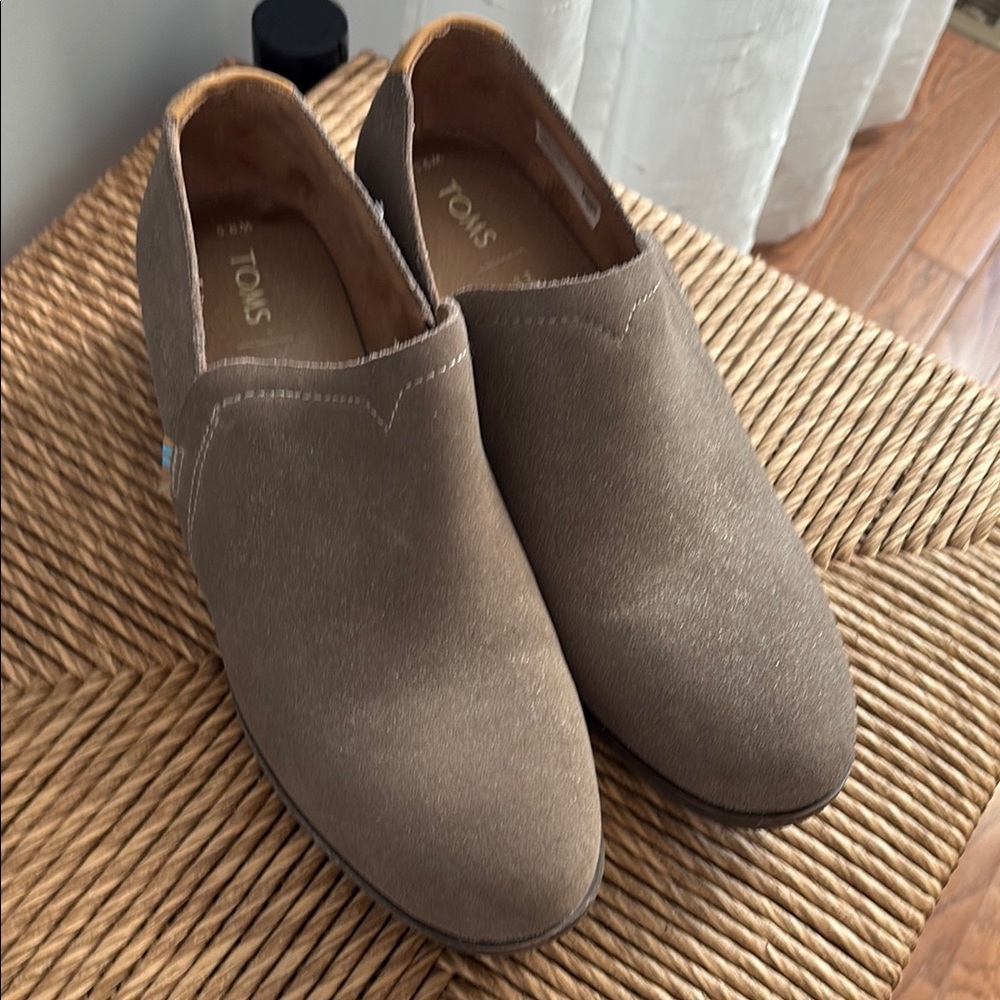 TOMS women’s shoes
